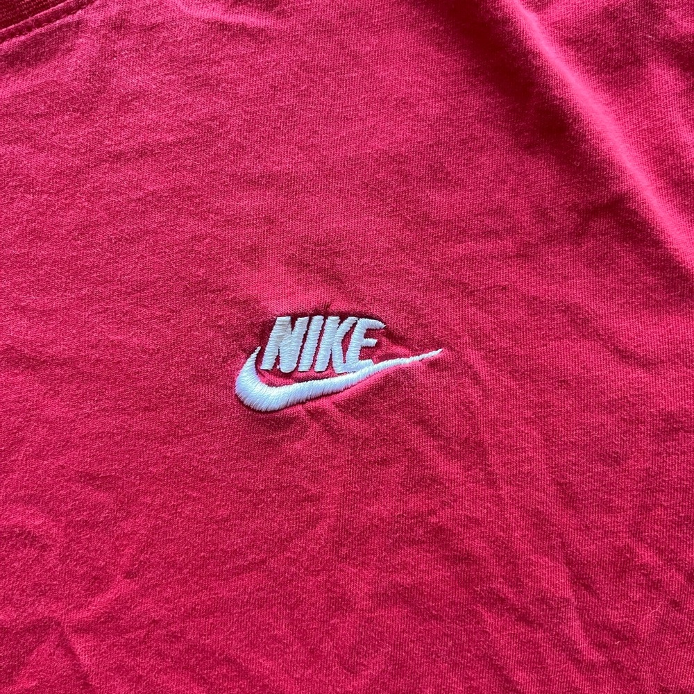✨2/25✨Red embroidered Nike T-Shirt